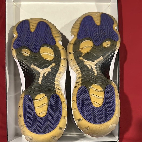 Air Jordan 11 Concord Sneakers - Picture 7 of 11